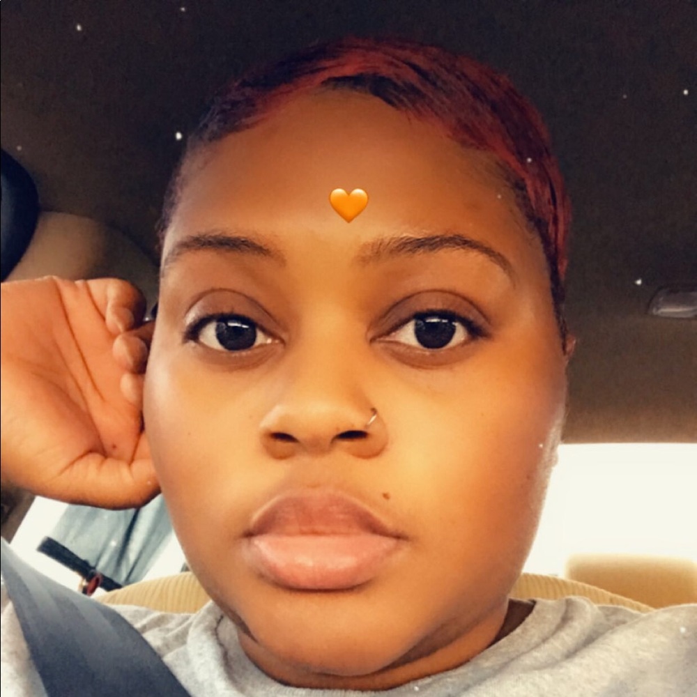 Meet your Posher, Kella